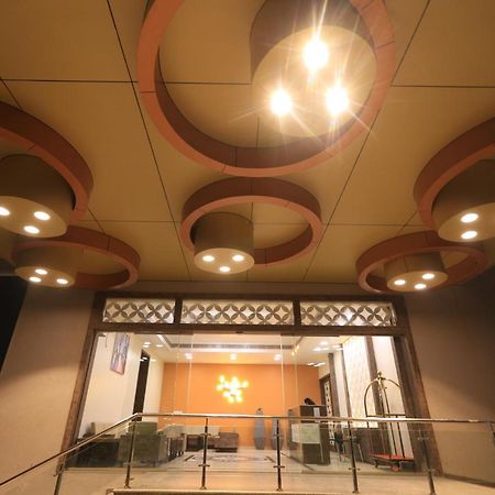 Apricot Hotel , Ахмедабад Екстериор снимка