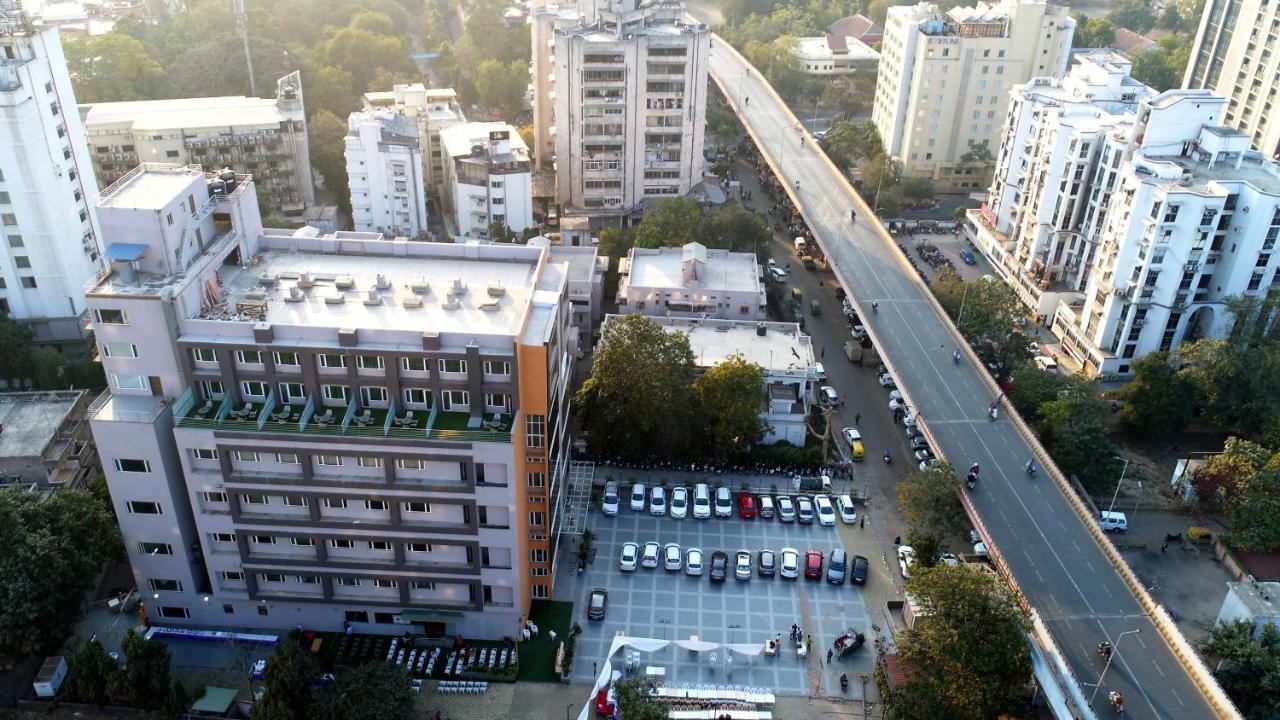Apricot Hotel , Ахмедабад Екстериор снимка