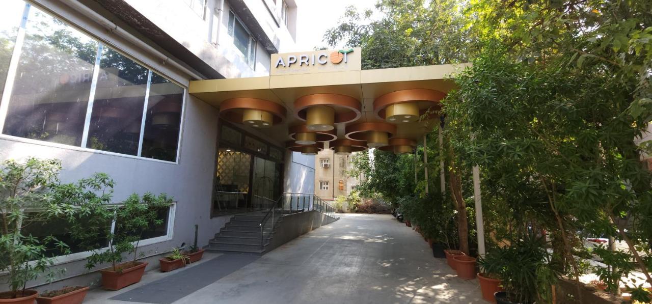Apricot Hotel , Ахмедабад Екстериор снимка