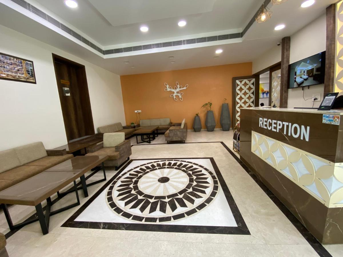 Apricot Hotel , Ахмедабад Екстериор снимка