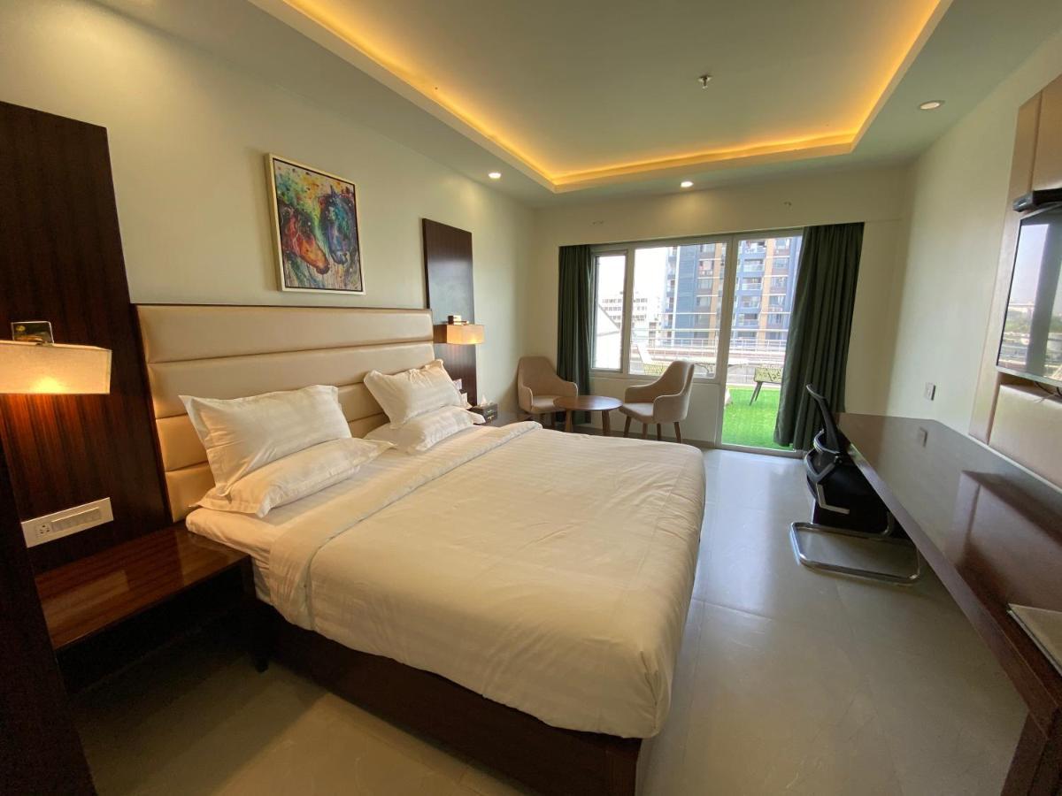 Apricot Hotel , Ахмедабад Екстериор снимка