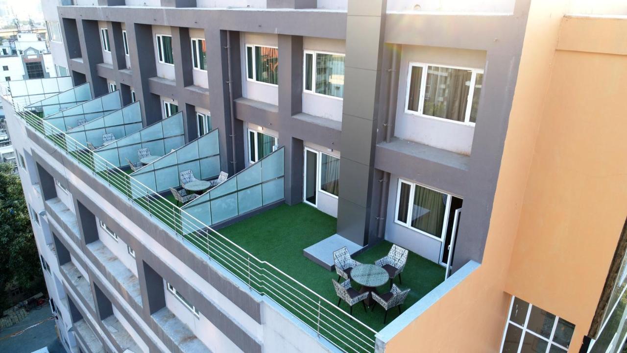 Apricot Hotel , Ахмедабад Екстериор снимка