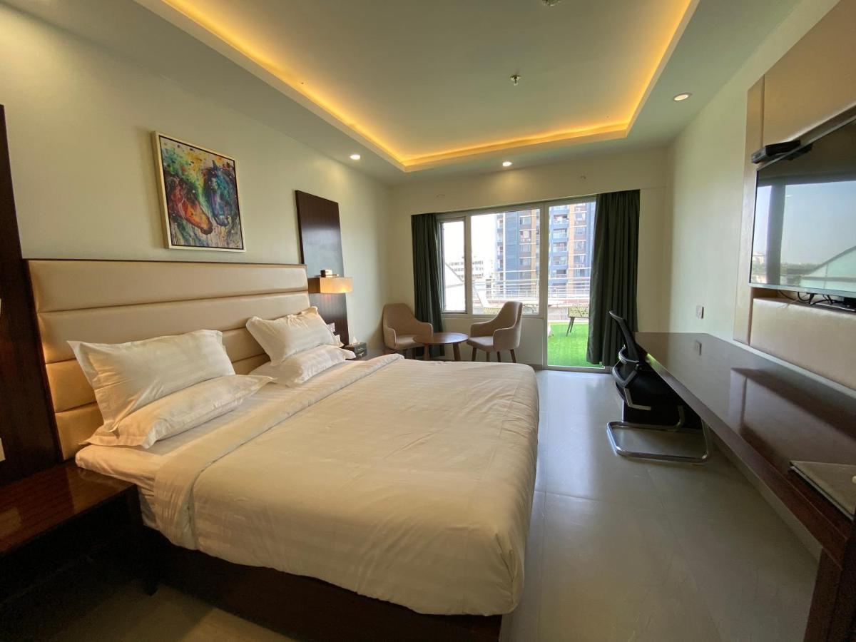 Apricot Hotel , Ахмедабад Екстериор снимка