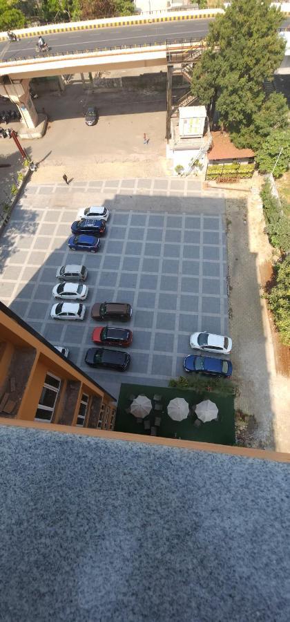 Apricot Hotel , Ахмедабад Екстериор снимка