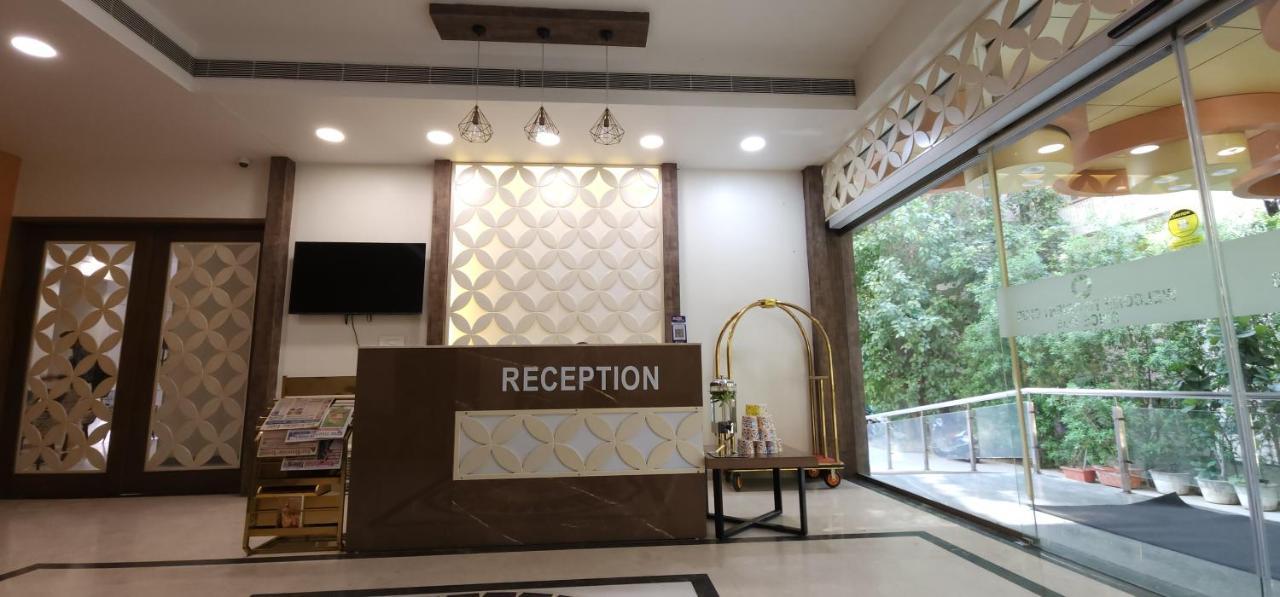 Apricot Hotel , Ахмедабад Екстериор снимка
