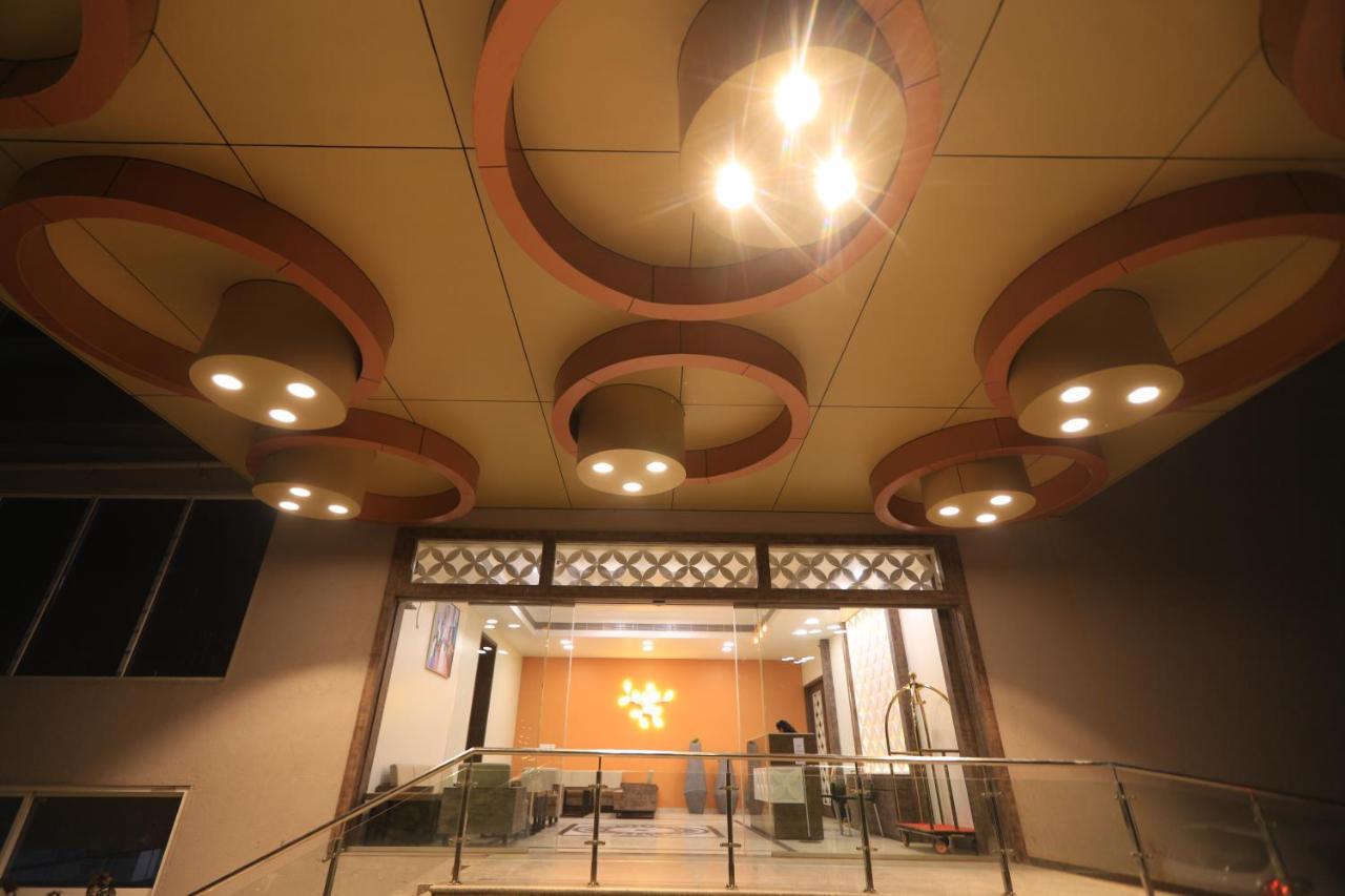 Apricot Hotel , Ахмедабад Екстериор снимка