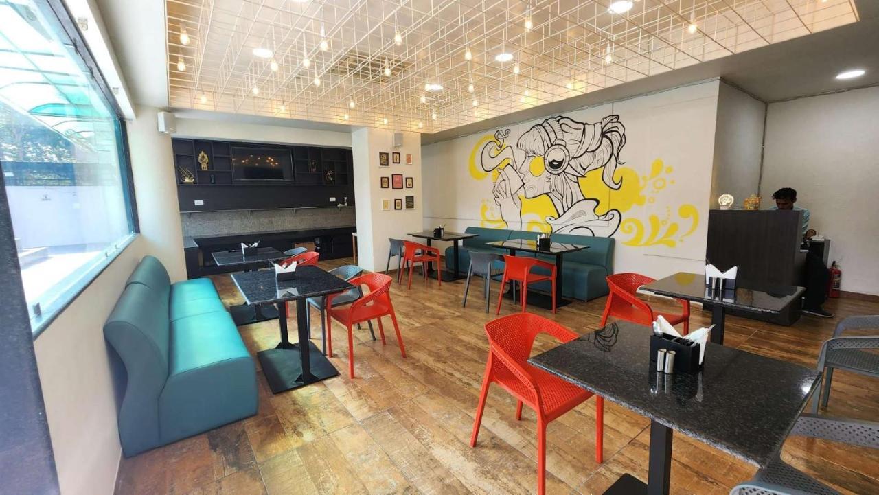 Apricot Hotel , Ахмедабад Екстериор снимка