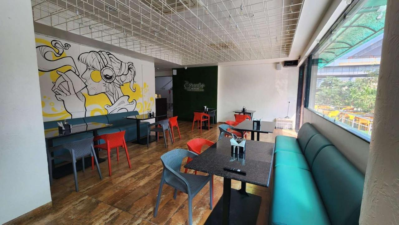 Apricot Hotel , Ахмедабад Екстериор снимка