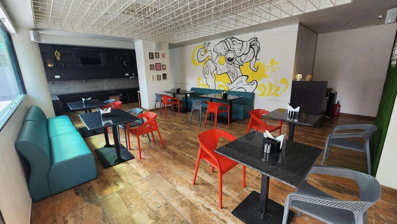Apricot Hotel , Ахмедабад Екстериор снимка