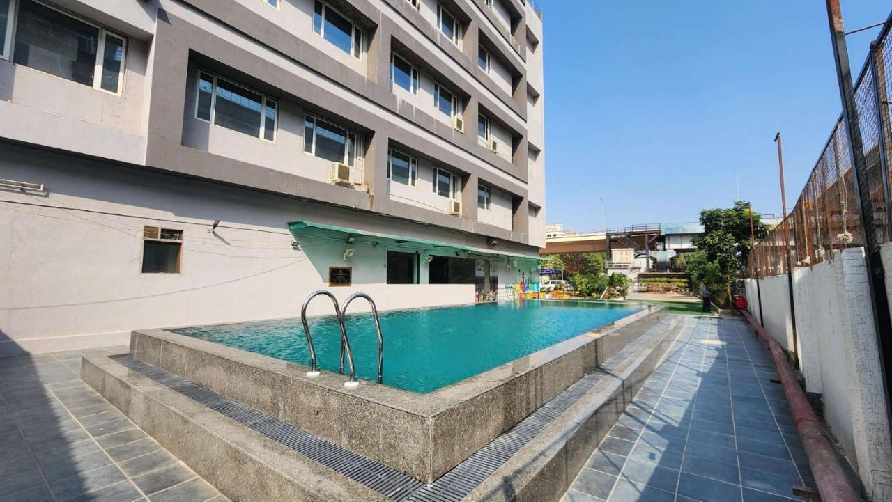 Apricot Hotel , Ахмедабад Екстериор снимка