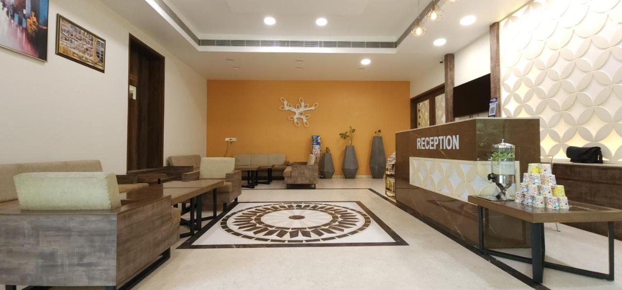 Apricot Hotel , Ахмедабад Екстериор снимка