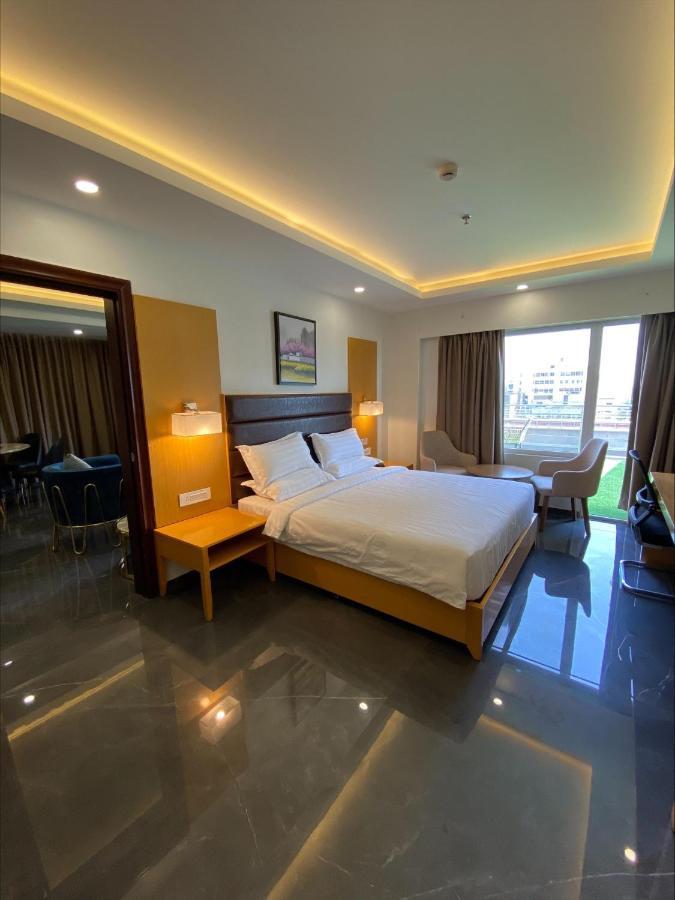 Apricot Hotel , Ахмедабад Екстериор снимка